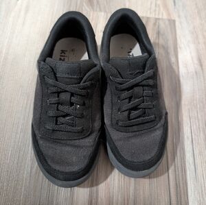 Kizik,‎ Toddler Size 10, Black Slip On Sneaker, Prague Shoe, Casual
